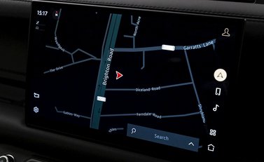 Land Rover Defender 110 V8 Bond Edition 18