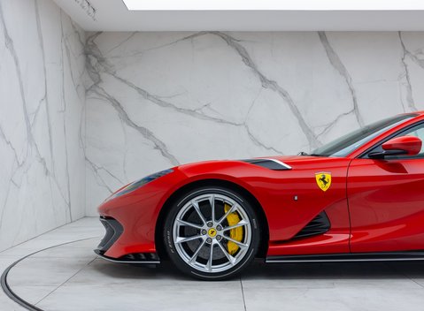 Ferrari 812 Competizione 52