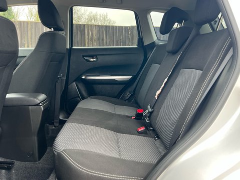 Suzuki Vitara SZ-T MHEV 9