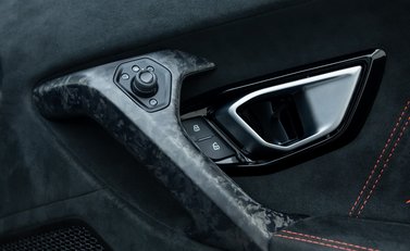 Lamborghini Huracan Spyder LP640-4 Performante 29
