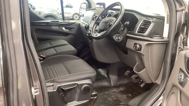 Ford Transit Custom SWB L1H1 Low Roof Limited 280 Air Con Alloys Sensors EURO 6 9