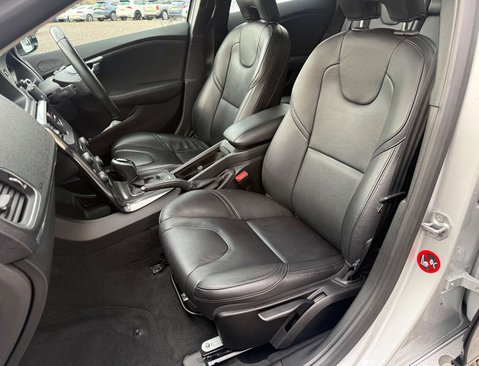 Volvo V40 1.6 V40 SE Luxury D2 Auto 5dr 17