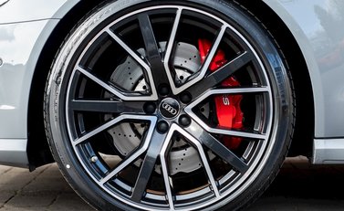 Audi RS6 Avant Performance 10