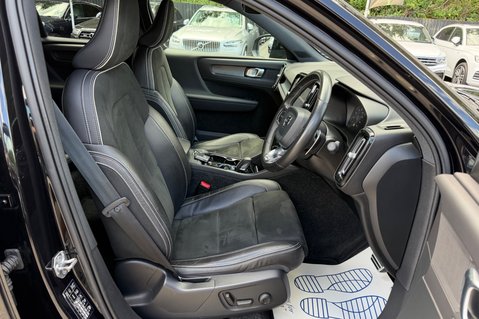 Volvo XC40 D4 R-DESIGN PRO AWD 28