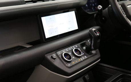 Land Rover Defender 110 D250 x-Dynamic HSE - 1 Owner 34