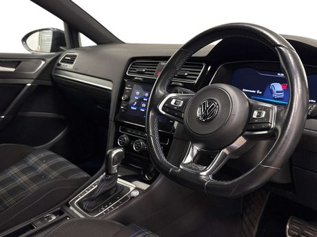 Volkswagen Golf 1.4 Golf GTE Advance Semi-Auto 5dr 4