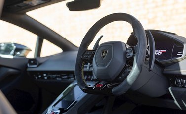 Lamborghini Huracan LP640-4 EVO 11
