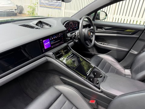 Porsche Panamera 4 PDK 33