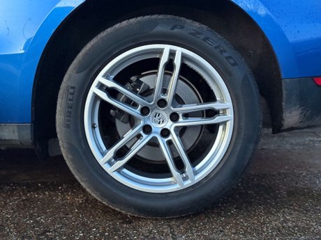 Porsche Macan 2.0 Macan Semi-Auto 4WD 5dr 35