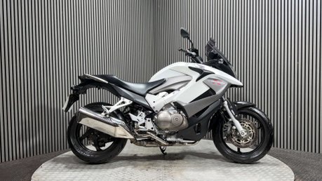 Honda VFR 2011 ONLY 22K NEW MOT SERVICED TOP BOX TOURER 800CC 4