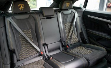 Lamborghini Urus 13