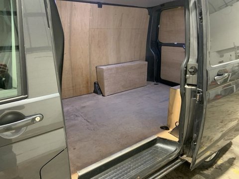Volkswagen Transporter T28 TDI P/V HIGHLINE 8