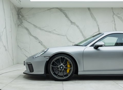 Porsche 911 GT3 Touring (991.2) 33