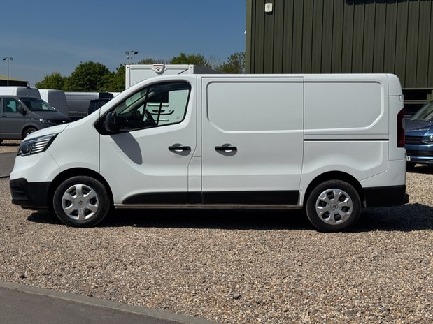 Renault Trafic SWB L1H1 Low Roof Business Plus SL28 Air Con Camera Sensors Euro 6 9