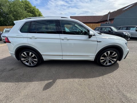 Volkswagen Tiguan R LINE TSI BMT 4MOTION DSG 5
