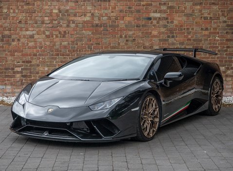 Lamborghini Huracan LP640-4 Performante 6