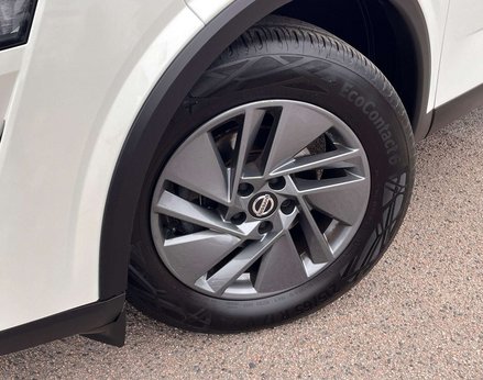 Nissan Qashqai 1.3 Qashqai Acenta Premium DiG-T MHEV CVT 5dr 3