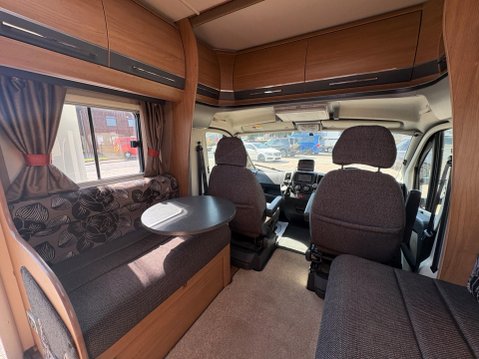 Auto-Trail Apache 9