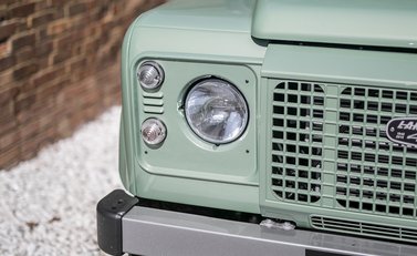 Land Rover Defender 90 Heritage 23