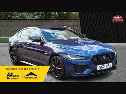 Jaguar XE R-DYNAMIC BLACK MHEV