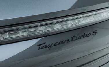 Porsche Taycan Turbo S Sport Turismo 40