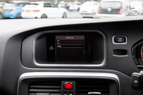 Volvo V40 T2 INSCRIPTION 24