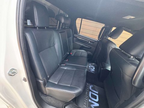 Toyota Hilux 2.4 HI-Luxury Invincible X D-4D 4WD Double Cab 4WD 5dr 22