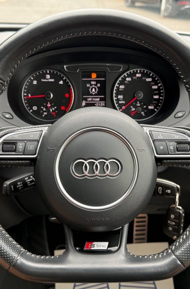 Audi Q3 TDI QUATTRO BLACK EDITION - PAN ROOF - 20 INCH ALLOYS - PARK ASSIST 