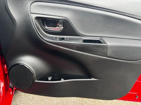 Toyota Yaris VVT-I DESIGN 34