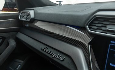 Lamborghini Urus PERFORMANTE 30