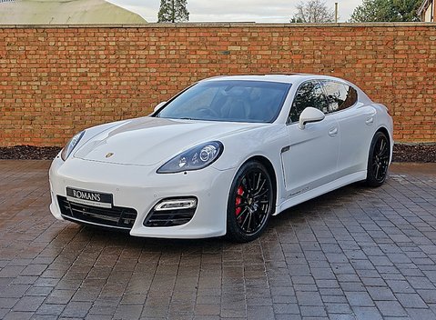 Porsche Panamera GTS 19