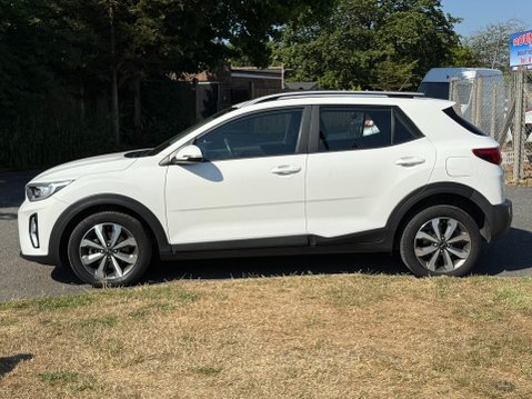Kia Stonic 2 **10,841 MILES** 7