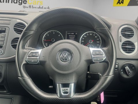 Volkswagen Tiguan 2.0 TDI BlueMotion Tech R-Line DSG 4WD Euro 5 (s/s) 5dr (Nav) 40