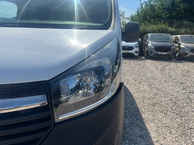 Vauxhall Vivaro LWB High Roof L2H2 120 Bi Turbo Air Con 1 Owner 21