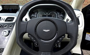 Aston Martin Vanquish Volante 4