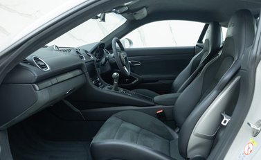 Porsche 718 Cayman GTS 4.0 13