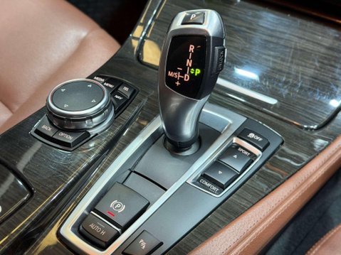 BMW 5 Series 2.0 520d Luxury Touring 5dr Diesel Auto Euro 6 (s/s) (190 ps) 37