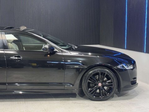 Jaguar XJ 3.0d V6 R-Sport Saloon 4dr Diesel Auto Euro 6 (s/s) (300 ps) 32