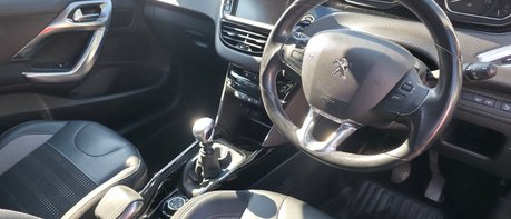 Peugeot 2008 S/S ALLURE..1FORMER KEEPER,7 MAIN DEALER SERVICES,STUNNING  1