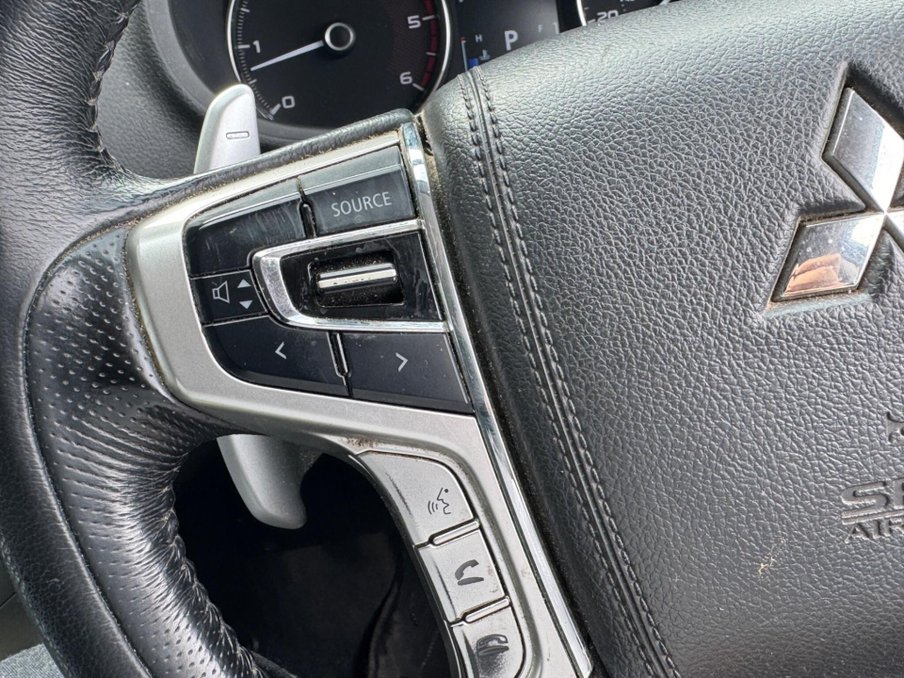 2020 Mitsubishi Shogun Sport — image 9