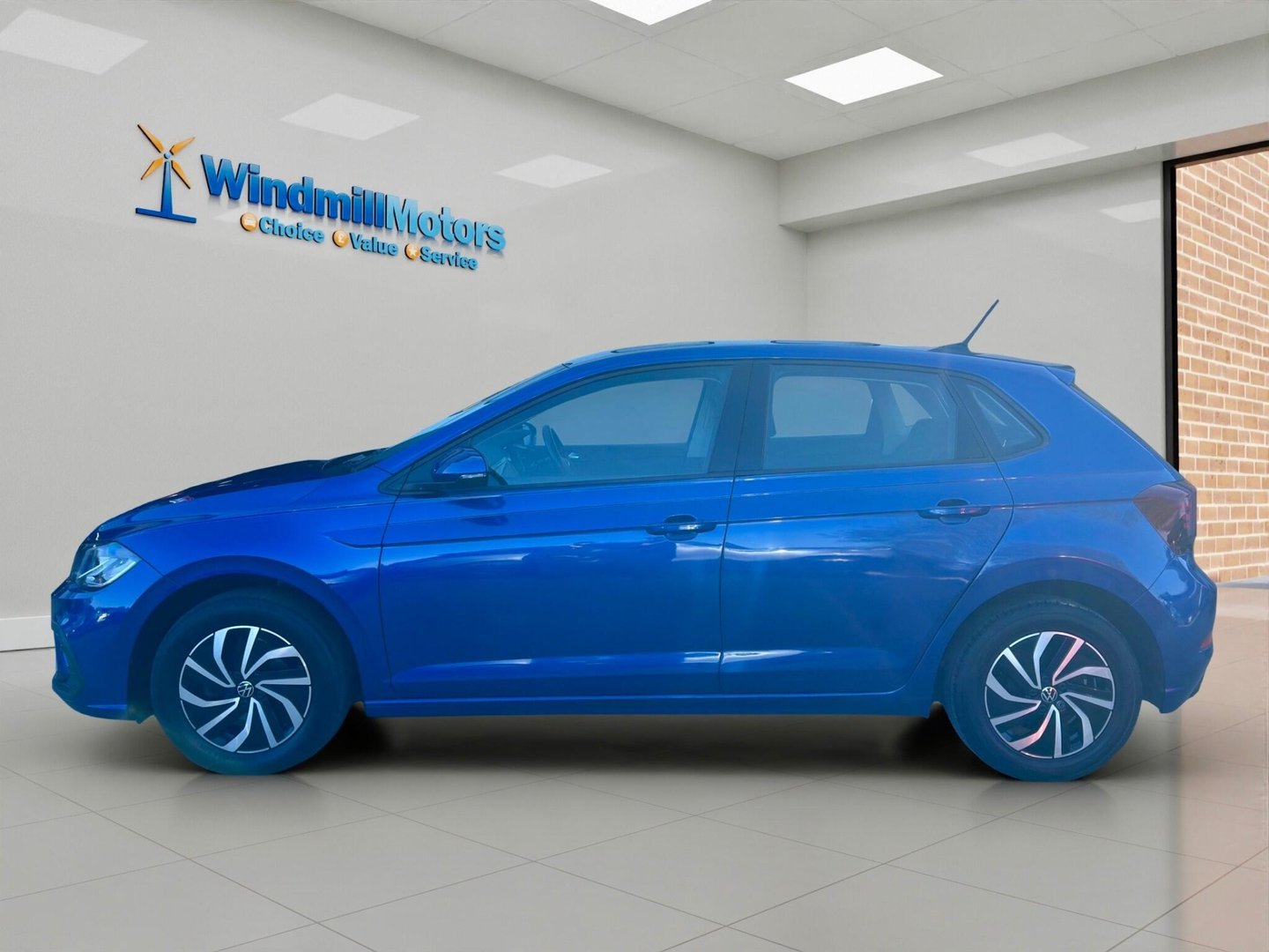 2023 Volkswagen Polo — image 5