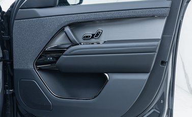 Land Rover Range Rover Sport D250 Edition 24