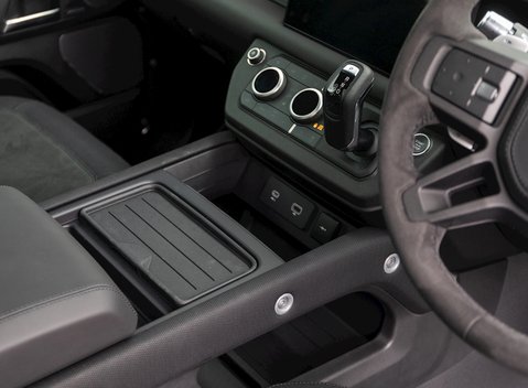 Land Rover Defender V8 19