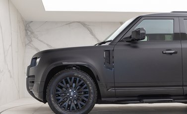 Land Rover Defender 110 X-Dynamic S D250 23