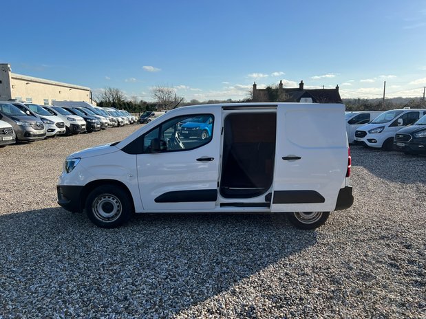 Vauxhall Combo SWB L1H1 Low Roof 2000 Dynamic Air Con EURO 6 NO VAT 11