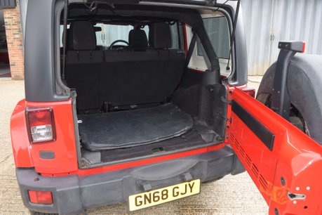 Jeep Wrangler Sahara Unlimited Edition Auto 32