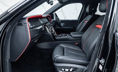 Rolls-Royce Cullinan BLACK BADGE 31