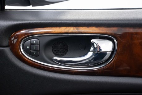 Jaguar XJ 3.0 XJ Sovereign V6 Auto 4dr 12