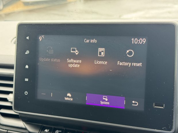 Renault Trafic SWB L1H1 [SOLD MM] Low Roof Business Plus SL28 Air Con Sensors EURO 6 38