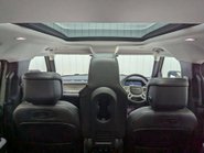 Land Rover Defender 2.0 Defender SE Auto 4WD 5dr 4